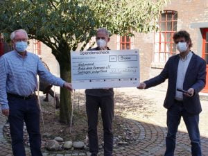 Blog banner Ledlenser shines a light for Doctors Without Borders