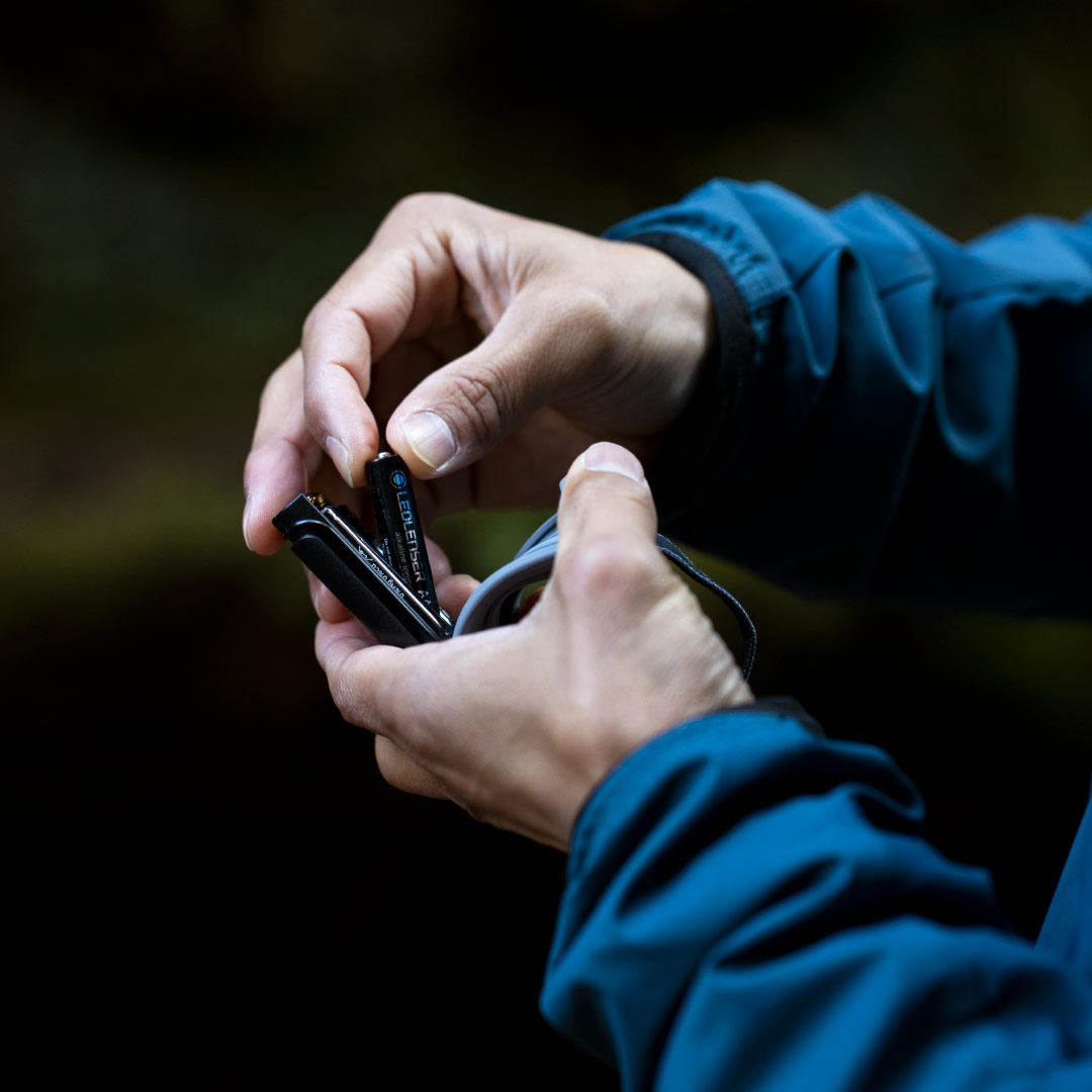 Hit the Ground Running - Even in the Dark 4 NEO3 Battery exchange